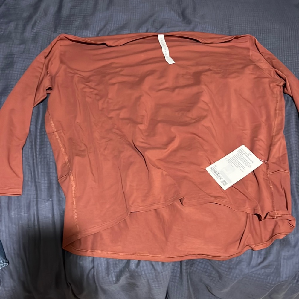 NWT Lululemon Back in Action shirt
